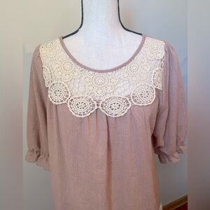 Hayden Los Angeles Lace Accent Light Pink blouse Women’s Size Small